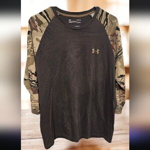 Under Armour Men's Black Shirt with Camo Sleeves--Size Large